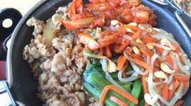 すき家の鍋焼ビビンバ定食、食べ方の難易度高すぎ。